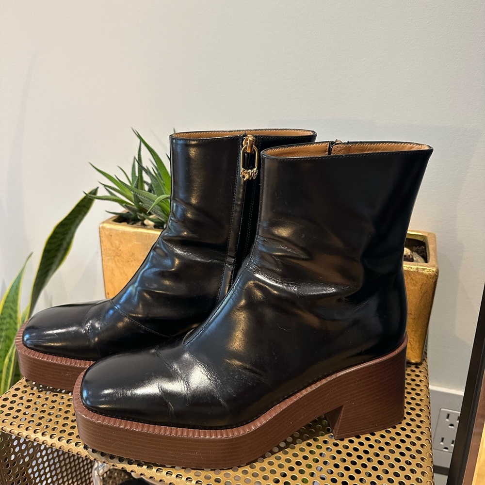 Tods boots 38size, actual us 8.5 or eur 39, wear 3 times